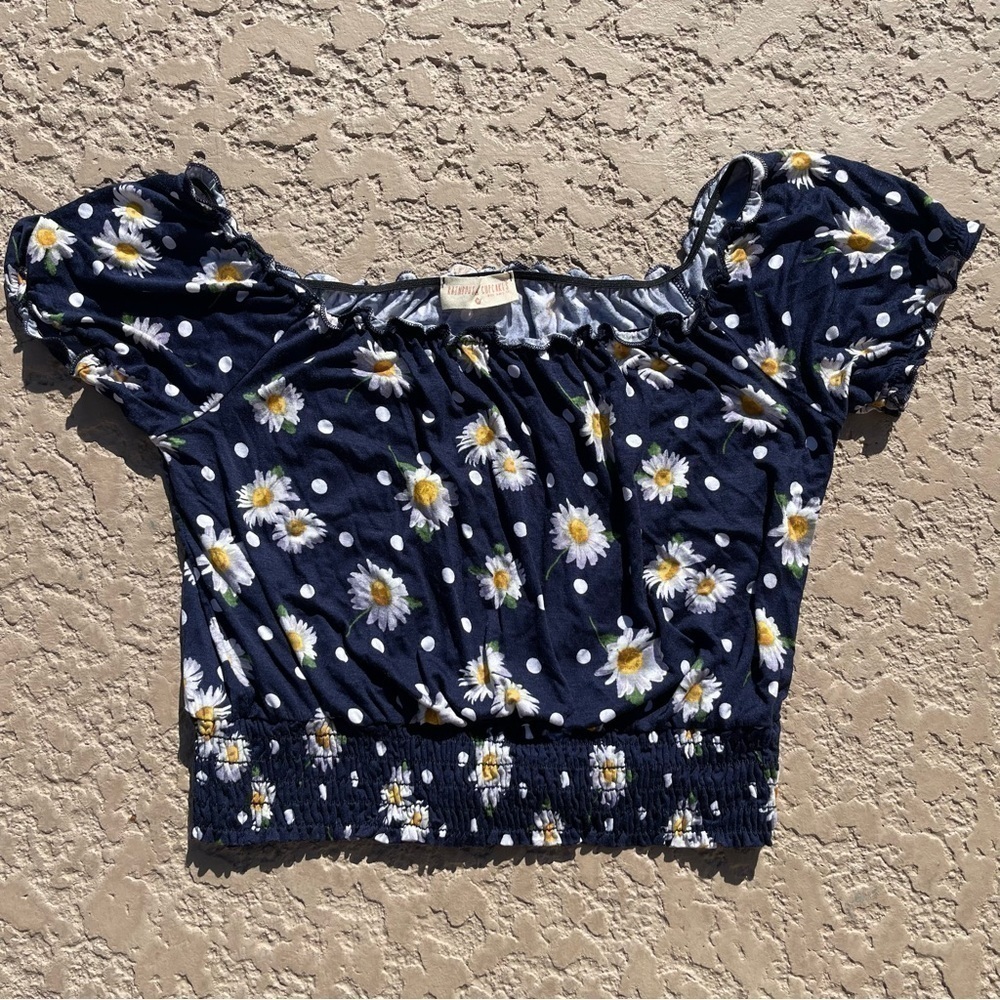 free with any purchase over 30$ add it to your bundle Rainbows and cupcakes crop